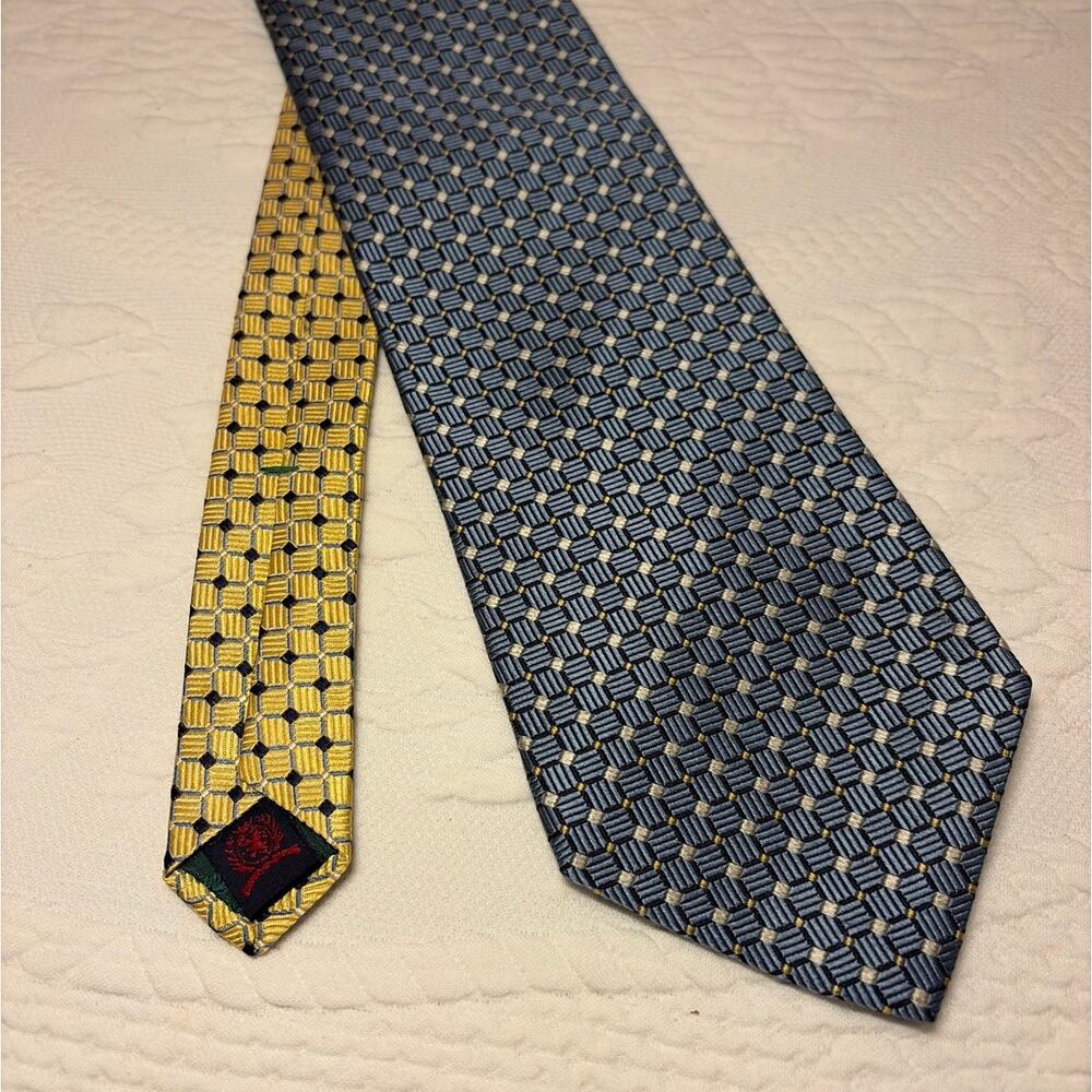 Tommy Hilfiger Mens Silk Necktie Blue Gray Geometric Made USA Classic Tie